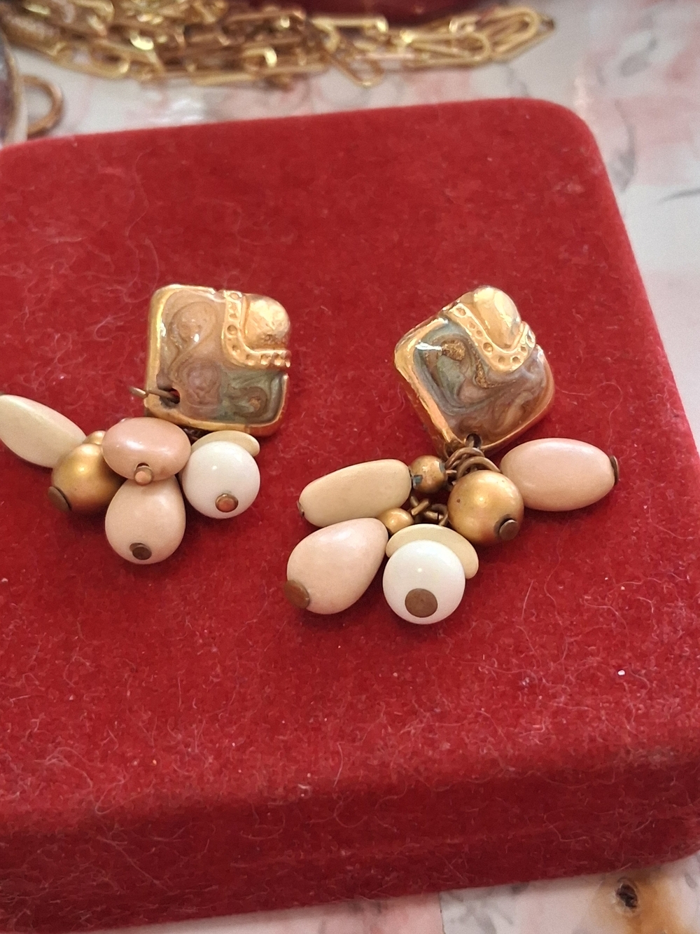 Source Unknown Gold-Tone Earrings with Peach and Cream Beads
